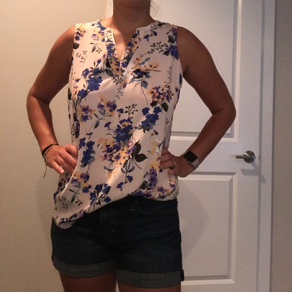 Very Pretty sleeveless top. Size S